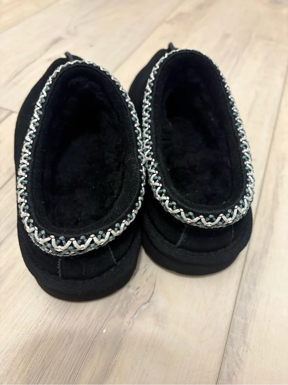 UGG Kids Tasman Slippers Black Suede Sheepskin Little Kids Size 13? Tag Removed
